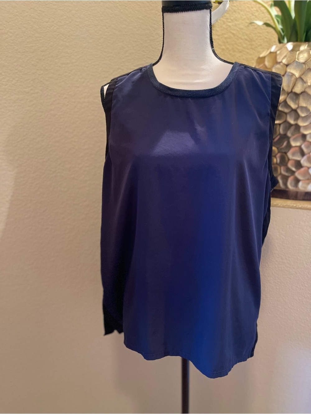Athleta Navy Blue/black Sleeveless Top